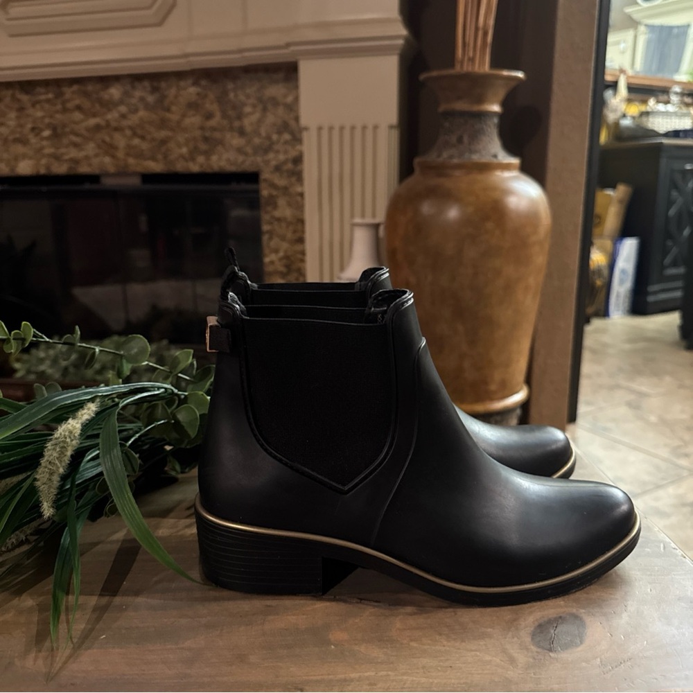 Kate Spade Slip on Pamela Rain Boots Wellies Black with Bows Gold Buckle 7M Moto
